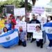 En las calles de Los Ángeles fluyen manifestaciones que gritan: «¡No más dictaduras!»