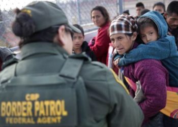 Corte Suprema acaba con el «permanecer en México» de Trump