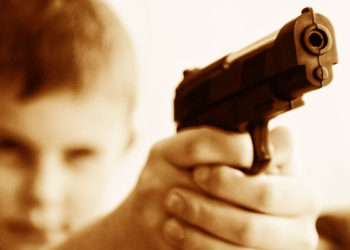 Es urgente que se regule y controle la posesión de armas.