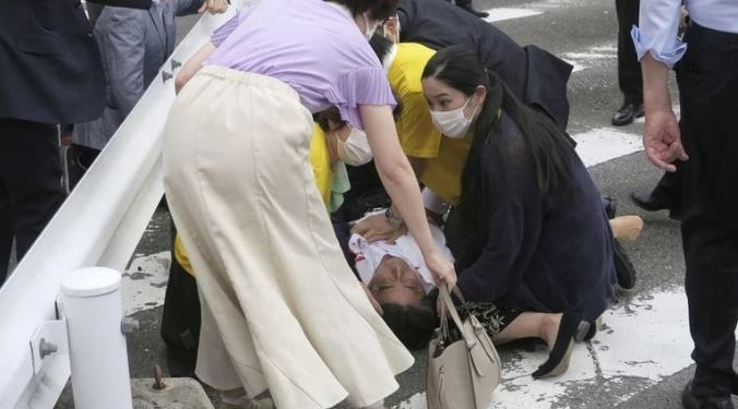 Daba un discurso en un evento electoral: Asesinado expremier japonés Shinzo Abe