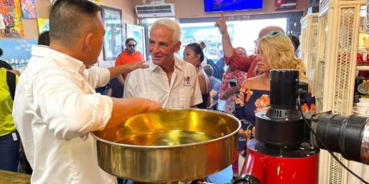 Charlie Crist es la esperanza demócrata contra Ron DeSantis