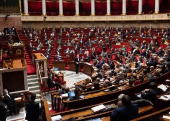 Francia: Asamblea Nacional rechazó voto de censura a Macron