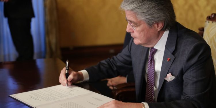 Ecuador: Lasso cambia a 4 de sus ministros