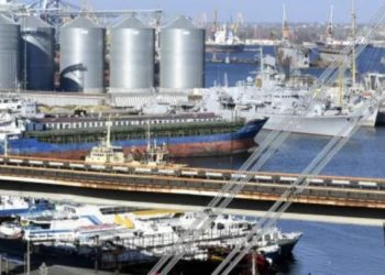 Rusia afirma que alcanzó objetivos militares en su ataque al puerto ucraniano