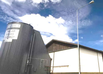La bateríoa de arena almacena calor para calentar los hogares en invierno.
