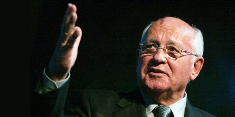 Mijaíl Gorbachov, padre de la perestroika y responsable de la caída del Muro de Berlín.