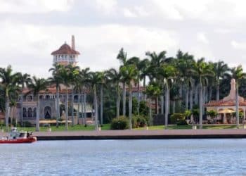 Según NYT, Trump tenía 300 documentos clasificados en Mar-a-Lago