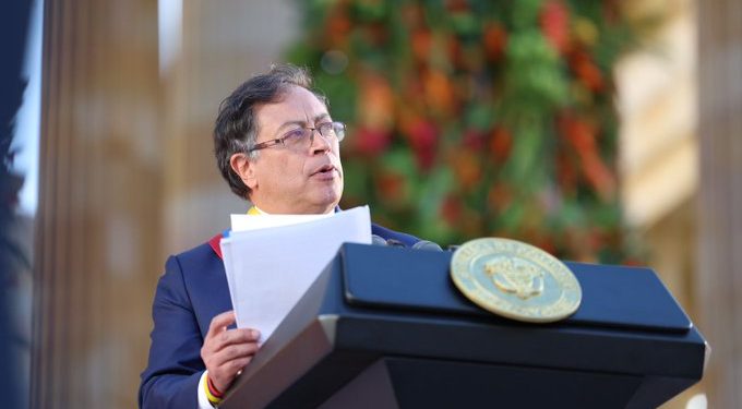 Petro asumió como presidente de Colombia y prometió una «guerra contra las drogas»