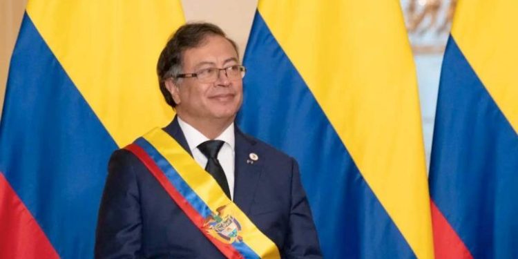 Tras anuncio de nueva cúpula militar de Petro, una treintena de oficiales salen de las Fuerzas Armadas