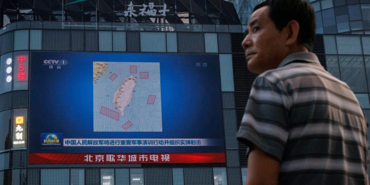 Tras visita de Pelosi: China dispara misiles hacia Taiwán