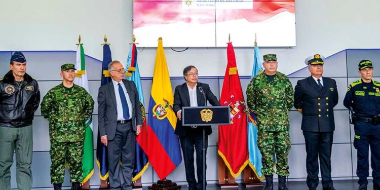 Colombia en Cápsulas: Lo militar en riesgo o el riesgo de lo militar
