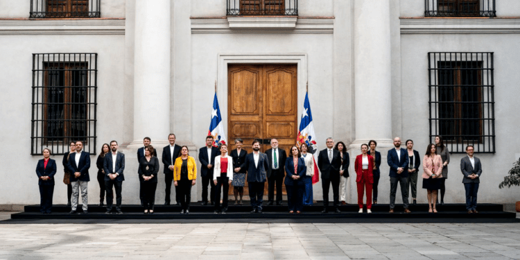 Chile: Con cambios en el gabinete Boric gira al centro