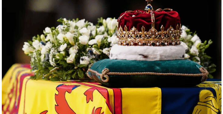Un especialista explica los simbolismos del entierro de Isabel II