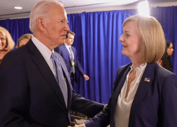 Joe Biden y Liz Truss difieren sobre Irlanda del Norte