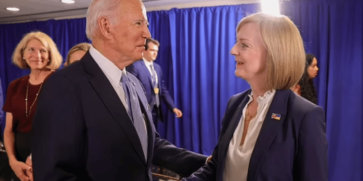 Joe Biden y Liz Truss difieren sobre Irlanda del Norte