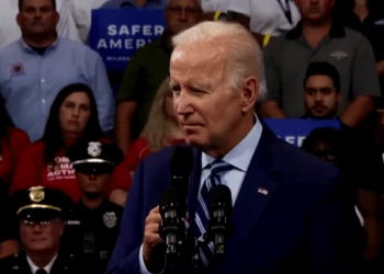 Biden aboga por el control de armas en su primera gira en la lucha por el Senado