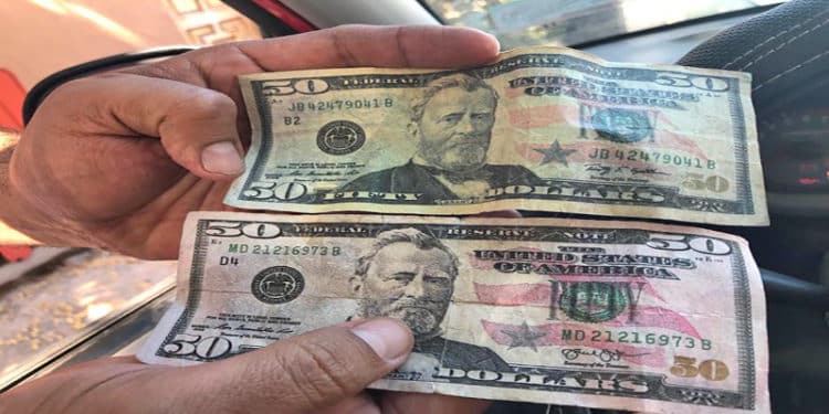 Hay que revisar bien los dólares que nos entregan, pues hay muchos billetes falsos circulando.