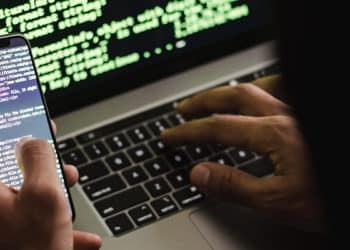 ¿Quieres saber si te hackearon tu teléfono? Aquí te explicamos cómo