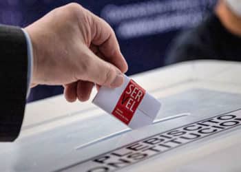 A pesar de tener un gobierno de izquierda, al parecer Chile prefiere una constitución de derecha.