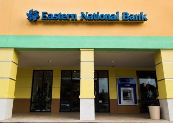 Socios del Eastern National Bank en Florida intensifican batalla legal