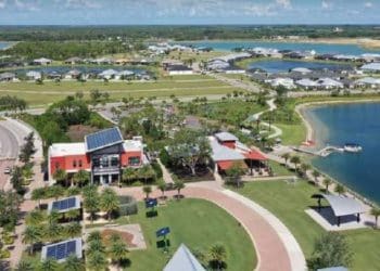 Conozca una comunidad floridana que logró tener electricidad a pesar de Ian, con energía solar