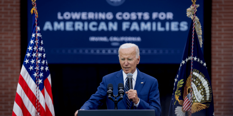 Joe Biden dice que el plan fiscal de Liz Truss fue un ‘error’