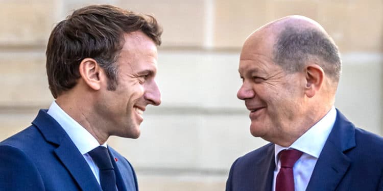 Para la unidad europea es fundamental que el eje París-Berlín, el matrimonio Macron - Scholz, se consolide, y no siga por la senda del divorcio.