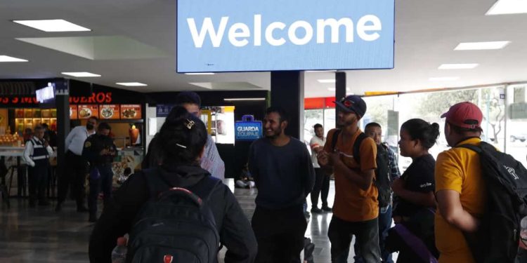 Arribaron a EEUU los primeros 4 venezolanos bajo el nuevo programa migratorio