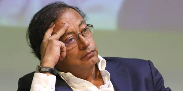 Según analistas, en Colombia, el discurso de Gustavo Petro influye en el alza del dólar.