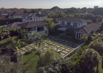Estafaron millones de dólares en Florida usando propiedades de chavistas