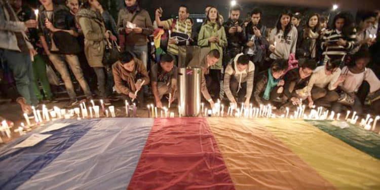 En Colorado Springs se organizó una vigilia, en memoria de las familias afectadas por la violencia armada