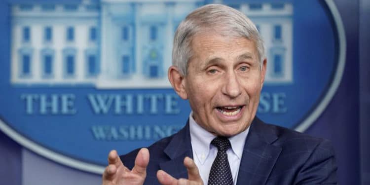 El Dr. Fauci se jubila, dejará el cargo en diciembre, luego de 54 años de servicio público.