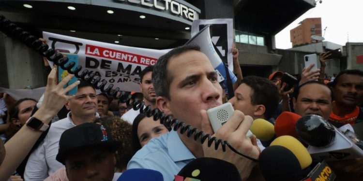 Guaidó afirmó que se mantendrá en la calle hasta lograr una elección libre