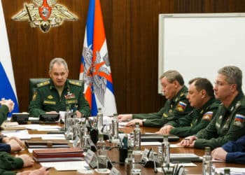 Alto mando militar ruso analiza uso de armas nucleares en Ucrania