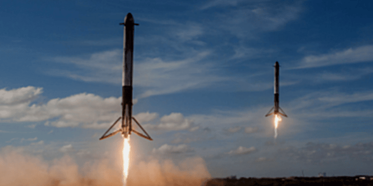 El cohete operativo más poderoso del mundo: Spacex lanza el Falcon Heavy