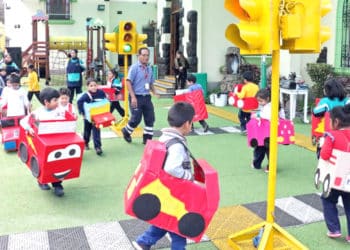 Los principios y valores inculcados en el hogar, deben ser reforzados en la escuela.