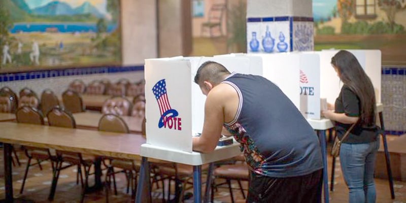 Según las encuestas, el voto latino daría la victoria a la marea roja republicana en Florida.