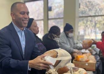 Hakeem Jeffries primer afroestadounidense elegido líder demócrata de la Cámara