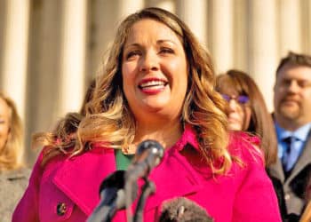 En la Corte Suprema, Lorie Smith argumentó que su mayor respaldo es la propia Constitución de los Estados Unidos.