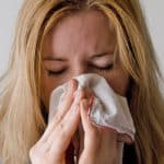 Si usted presenta síntomas de una "gripecita", lo más indicado es ser evaluado por un médico.