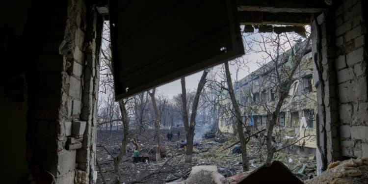 Criminal ataque ruso deja a Kiev sin agua ni energía eléctrica