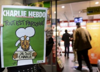 Teherán amenaza a Charlie Hebdo con destino como el de Salman Rushdie