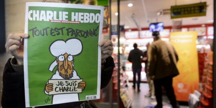 Teherán amenaza a Charlie Hebdo con destino como el de Salman Rushdie