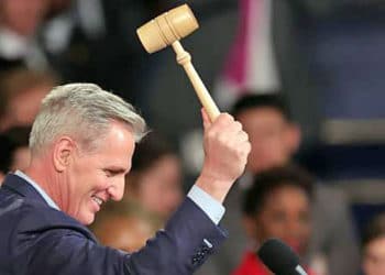 Kevin McCarthy logra presidir la Camara Baja luego de 15 intentos