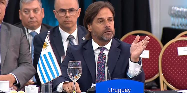 El presidente de Uruguay, Luis Lacalle, invita a que la CELAC no se convierta en un "club de amigos ideológicos".