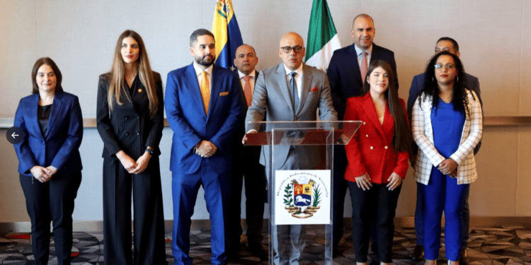 En respuesta a EEUU: Régimen venezolano amenaza con suspender negociaciones en México
