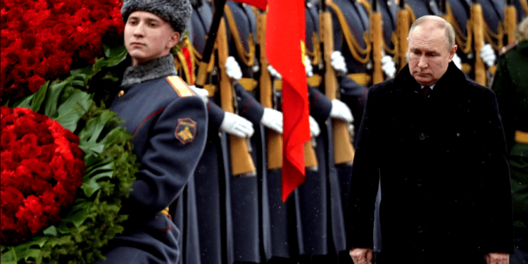 Rusia anuncia reestructuración de sus FFAA