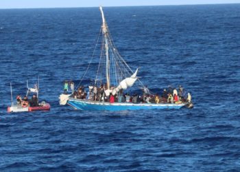 Florida enfrenta “enorme problema” por llegada de migrantes cubanos