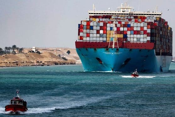 Canal de Suez vuelve a la normalidad tras reflotar buque carguero