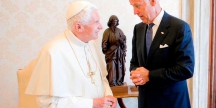 Biden conmovido por fallecimiento del papa emérito Benedicto XVI